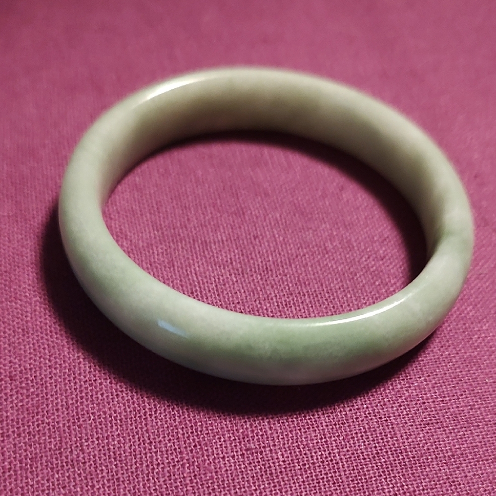 Elegant Green Jade Bangle